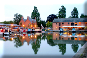 Narrowboat hire from Union Wharf, Market Harborough, Leicestershire.