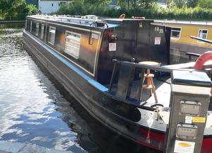 You can stop in a marina or simply moor up to the canal bank  if you wish.